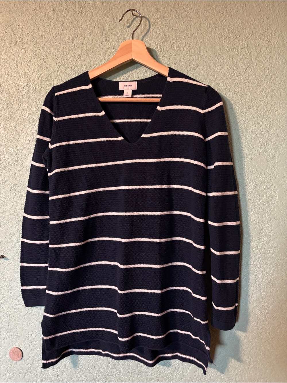 Old Navy Striped Navy and White V-Neck Knit Sweater Women’s Size Small Good